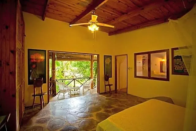 Отель Cote Sud Self Catering