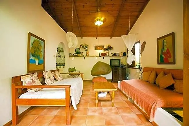 Отель Cote Sud Self Catering 2*