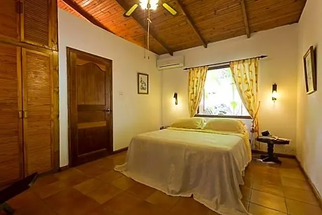 Cote Sud Self Catering Отель